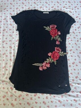 Occasion Black Short-Sleeve Tee with Red Rose Embroidery